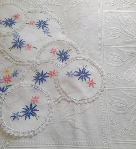 Round table settings vintage - settings,,